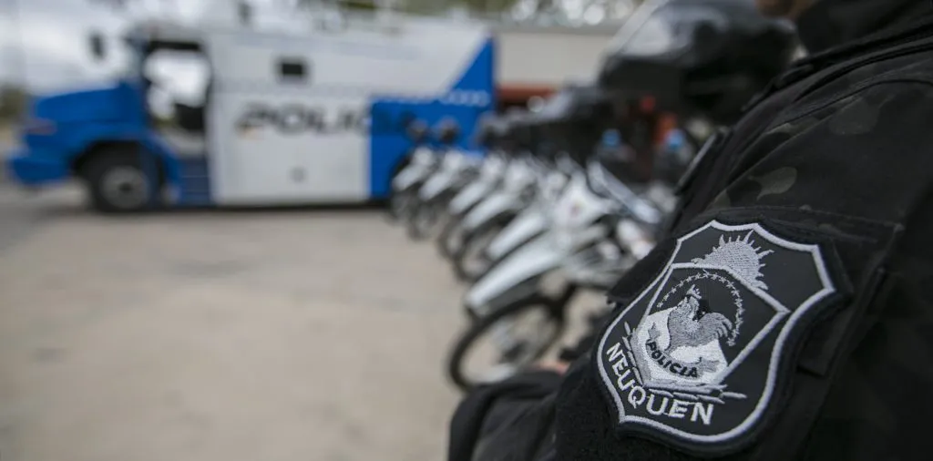 Entrega-de-Vehiculos-y-material-tecnologico-a-la-Policia_0535-1024x506 (1)