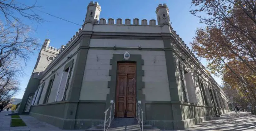 WEB-Casa-de-Gobierno-Recepcion-y-Frente_01-820x420