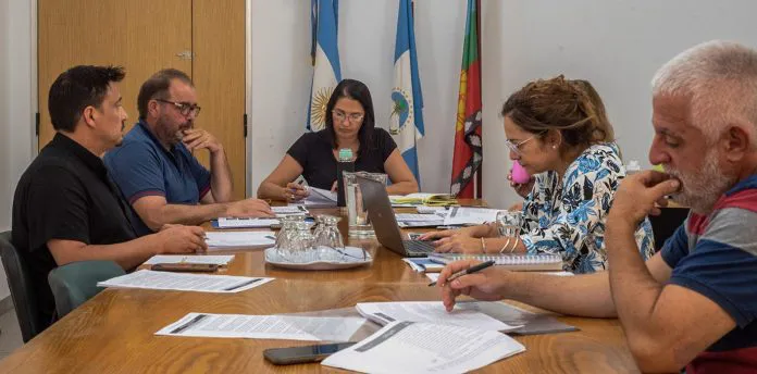 WEB-El-Cuerpo-Colegiado-del-CPE-aprobo-el-aumento-de-partidas-para-los-establecimientos-escolares-696x344