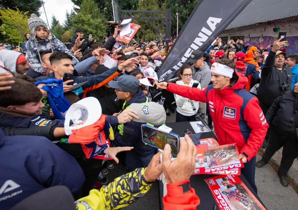 MXGP-2024-firma-de-autografos-pilotos-9961-scaled