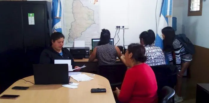 web-inscripcion-a-becas-interior-2-1-696x344